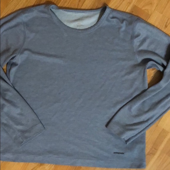 Patagonia Tops - Patagonia Baselayer!